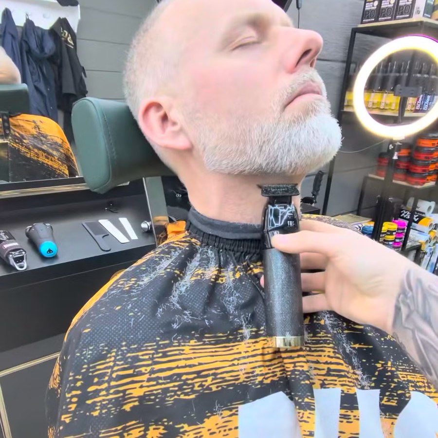 Beard and neckline by Miguel at Straight Edge Barbershop